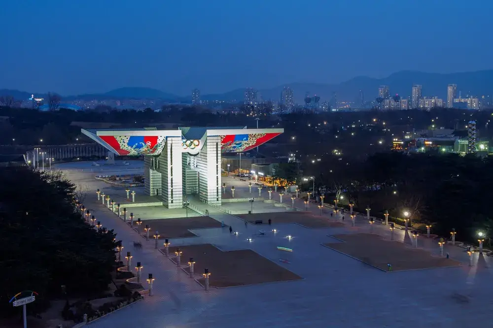 평화의 문 - 건축가