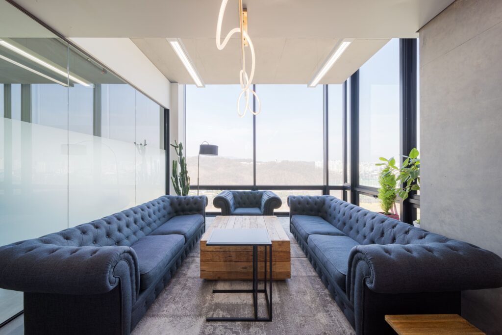 스타트업부터 대기업까지 사무실 리모델링 vs. 이전, 어느 쪽이 유리할까